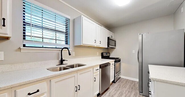 Building Photo - Hidden Gem in Lithonia!!