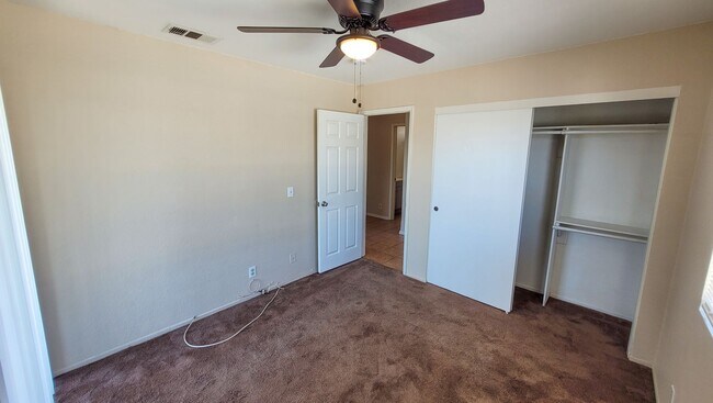 Building Photo - Upstairs 3 Bedroom 2 Bath Apartment with H...