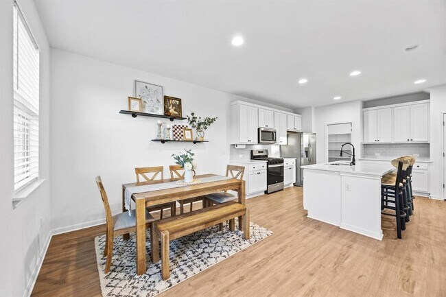 Building Photo - 7002 Nijinsky Dr