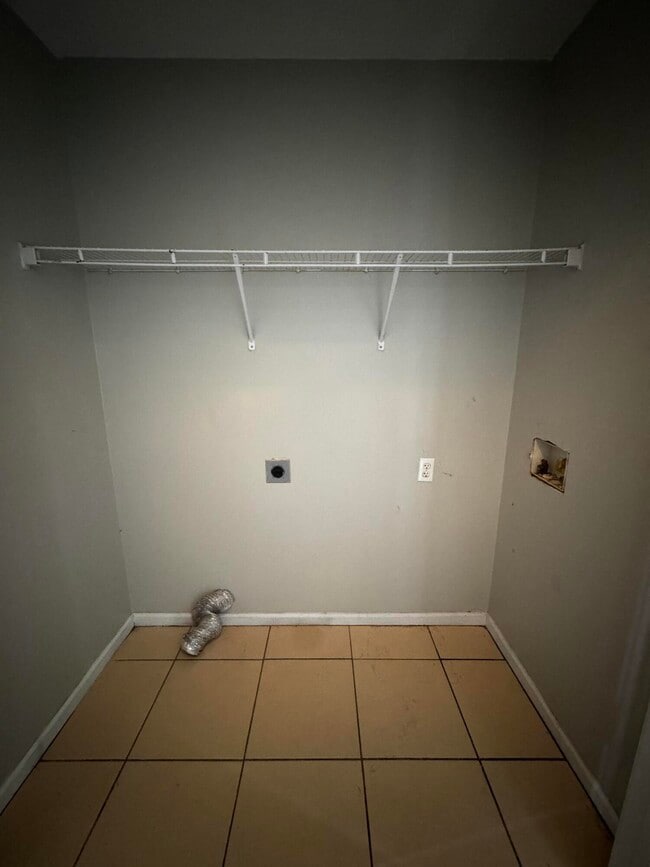 Building Photo - 230 Mousas Way