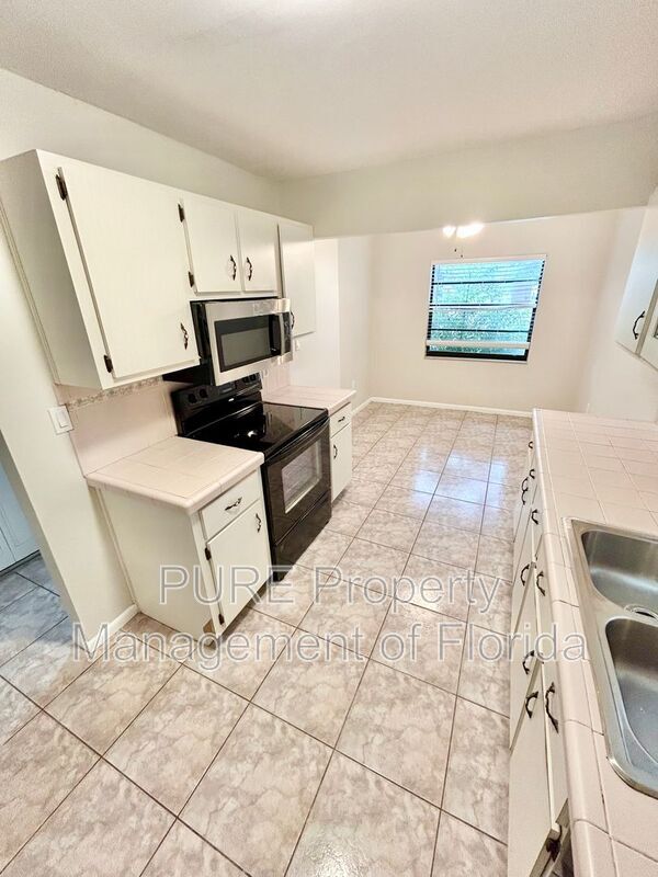 Building Photo - 3135 SW 97th St
