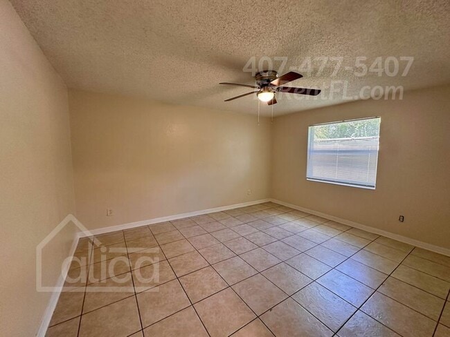 Building Photo - 2905 Villa Dr