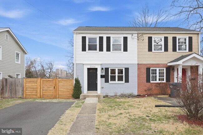 Building Photo - 2306 Riverview Terrace