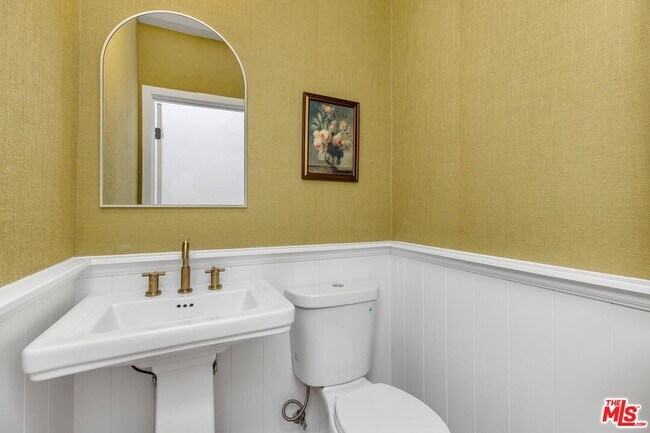 Building Photo - 14234 Dickens St