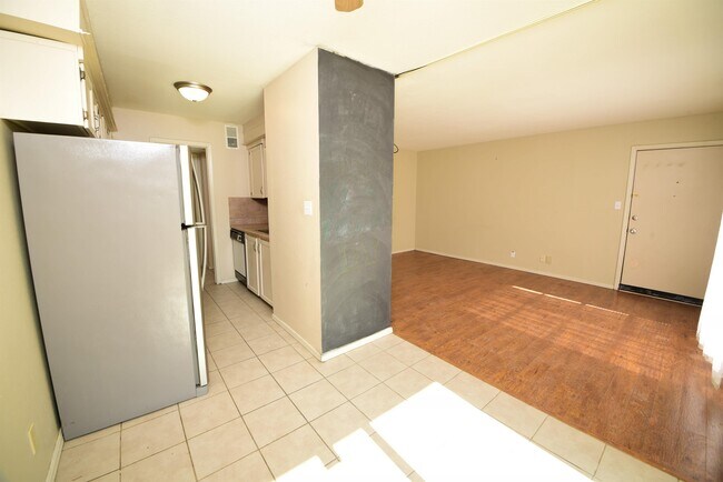 Building Photo - 4750 W 68th St S