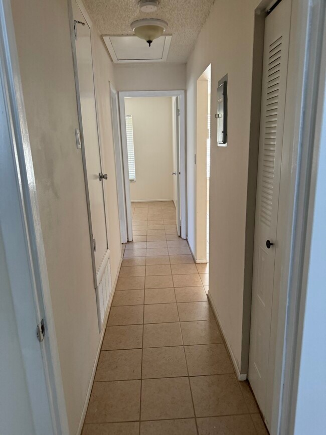 Building Photo - 10859 Wilderness Ct