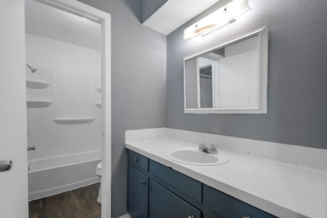 Building Photo - 1204 Crescent Blvd