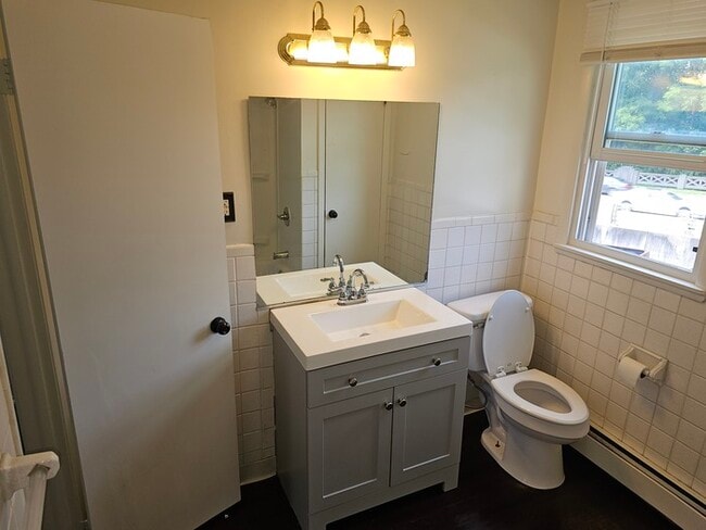Building Photo - 2 Bedroom 1 Bath in Troy's HVCC Neighborhood