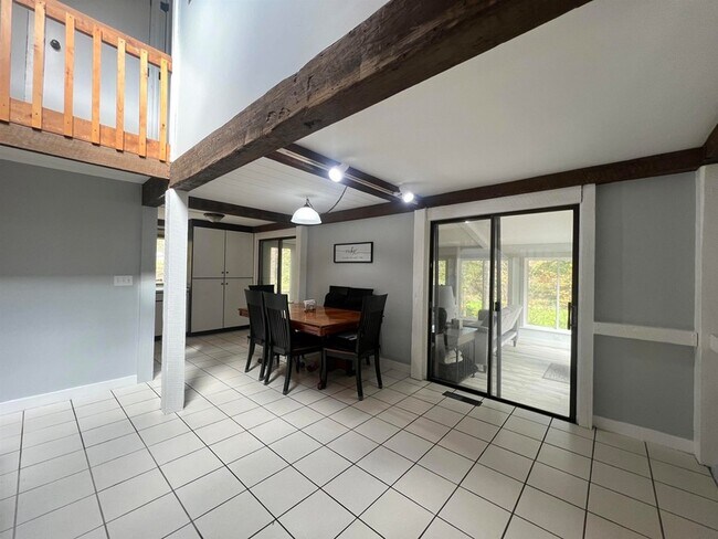 Building Photo - 112 Greensward Dr