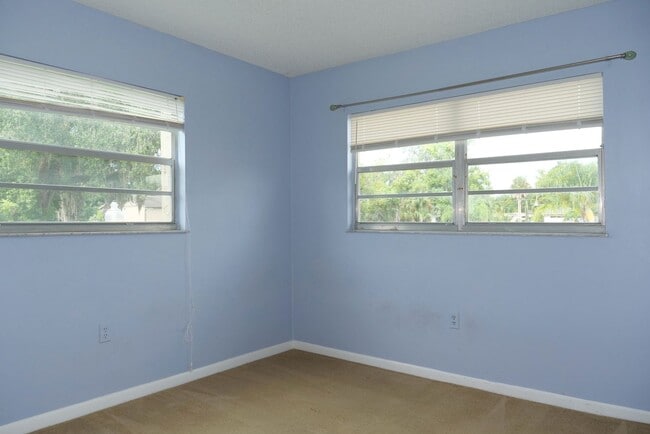 Building Photo - Desirable Maitland townhome