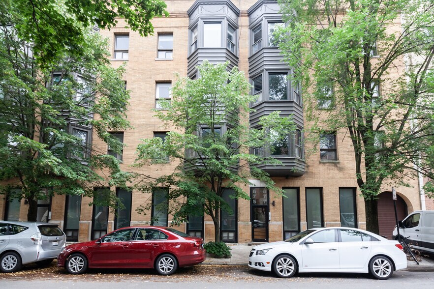 Building Photo - 877 W Lill Ave