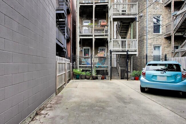 Building Photo - 1729 W Erie St