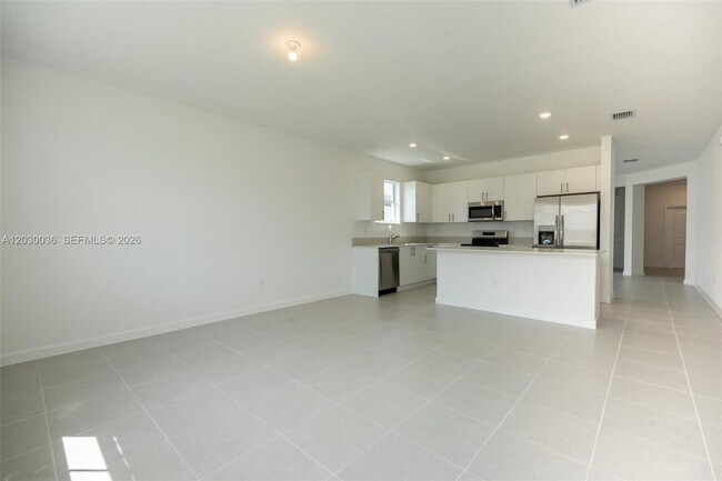 Building Photo - 2485 SE 29th Dr