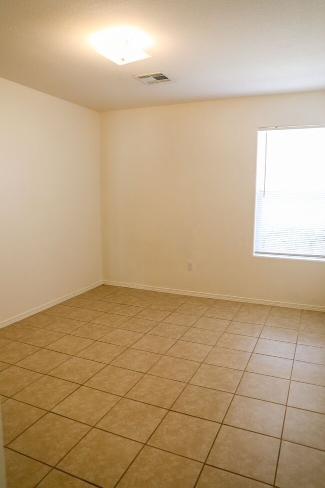 Building Photo - Nice and Spacious 4 Bedroom home Off Hwy 70 & Mesa Grande