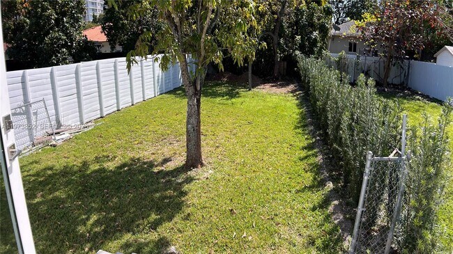 Building Photo - 2800 SW 25th St