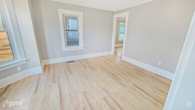 Building Photo - Charming 3-bedroom Rental with Hardwood Fl...