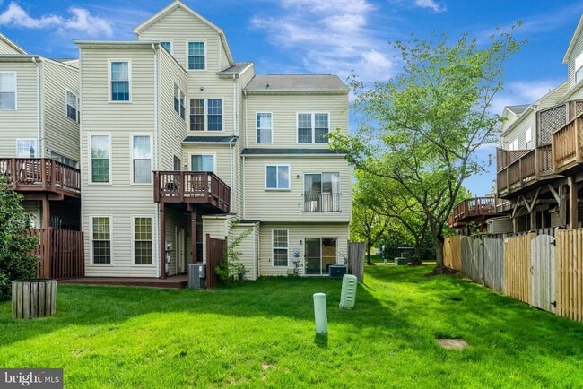 Building Photo - 13051 Park Crescent Cir