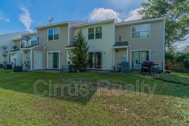 Building Photo - 2788 Peach St