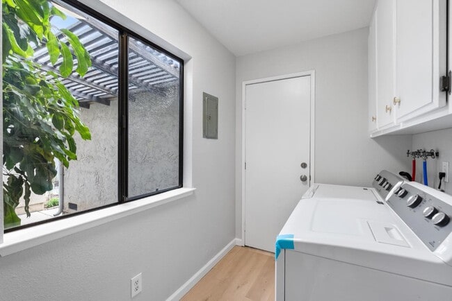 Building Photo - 922 Jungfrau Ct