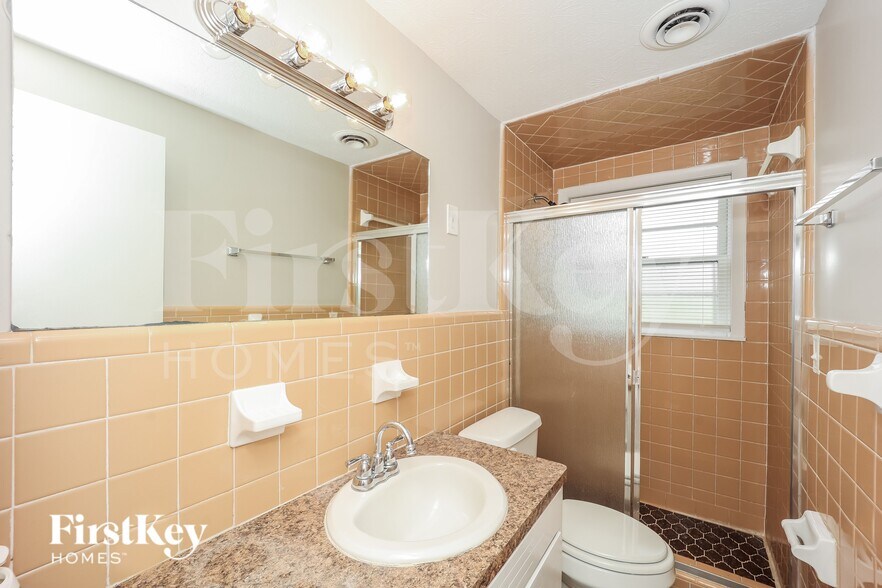 Building Photo - 347 Judy Dr