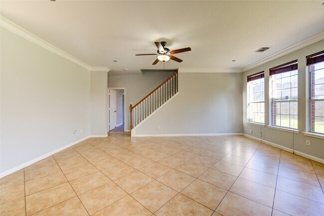 Building Photo - 5527 Gatesprings Ln