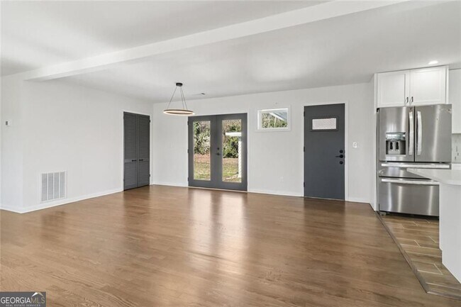 Building Photo - 2219 Lisa Dr SE