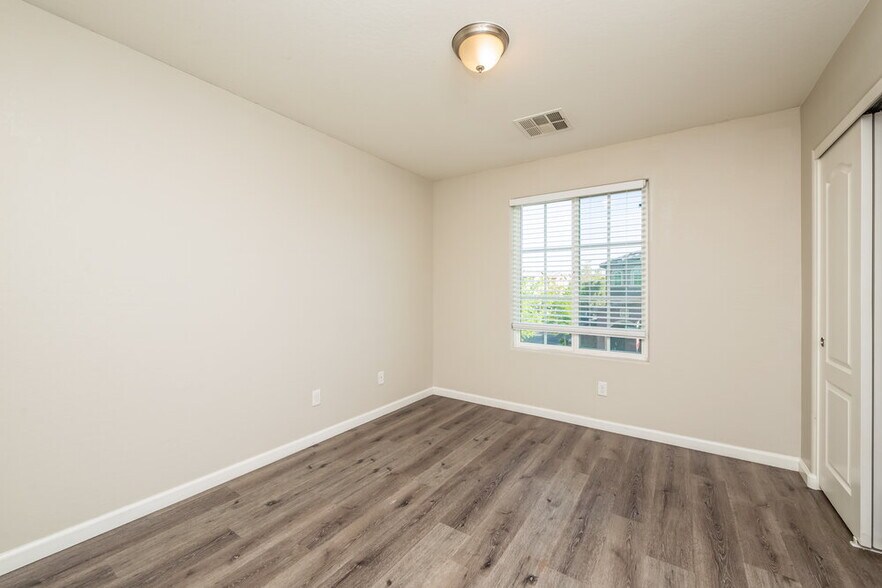 Building Photo - 9353 W Pearblossom Sky Ave