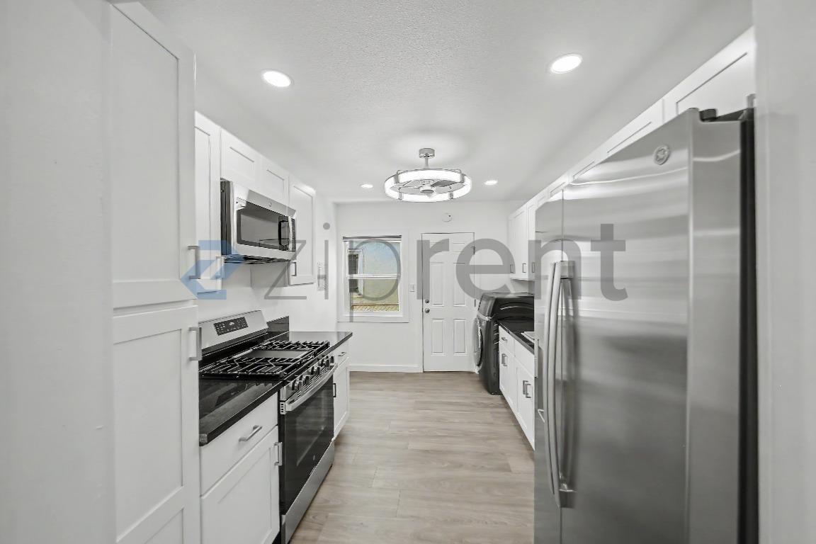 Building Photo - Unit