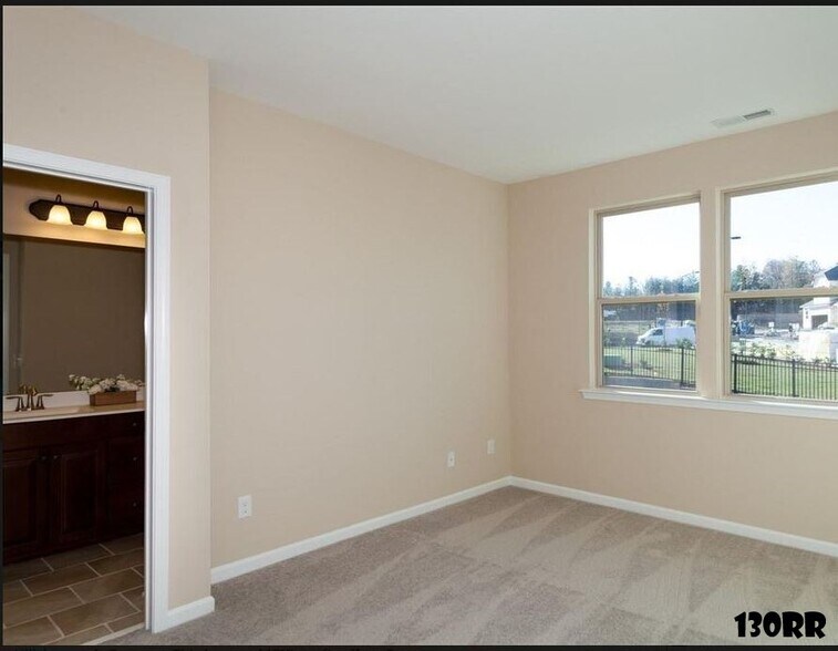 Building Photo - 130 Rubrum Dr