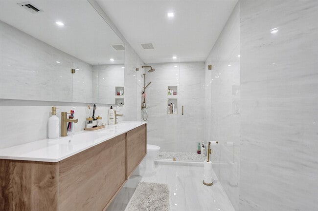 Building Photo - 3000 NE 188th St