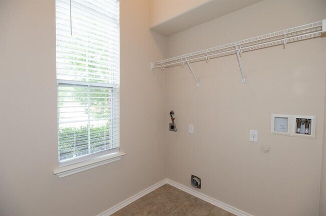 Building Photo - 516 Sweet Leaf Ln
