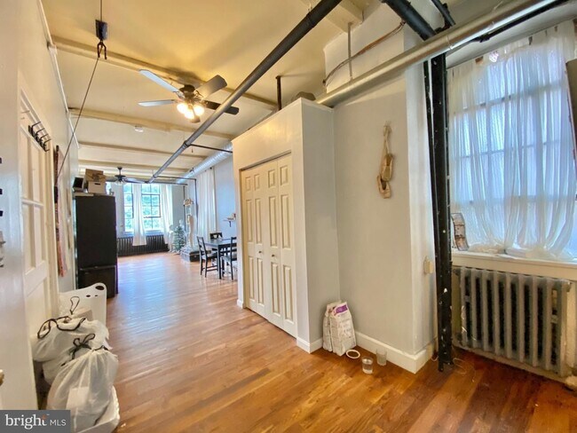 Building Photo - 14-16 W Harvey St