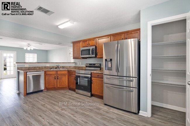 Building Photo - Amazing Smyrna 3BR townhome END-UNIT, just 1 mile from I-24!