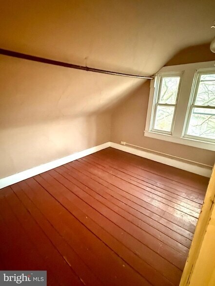 Building Photo - 136 Maple Terrace