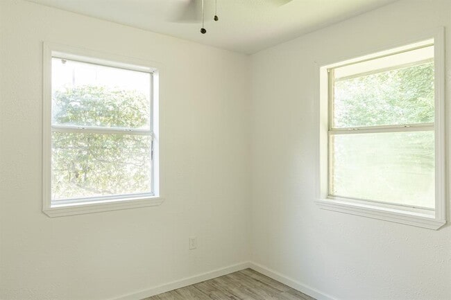 Building Photo - 124 W Brule St