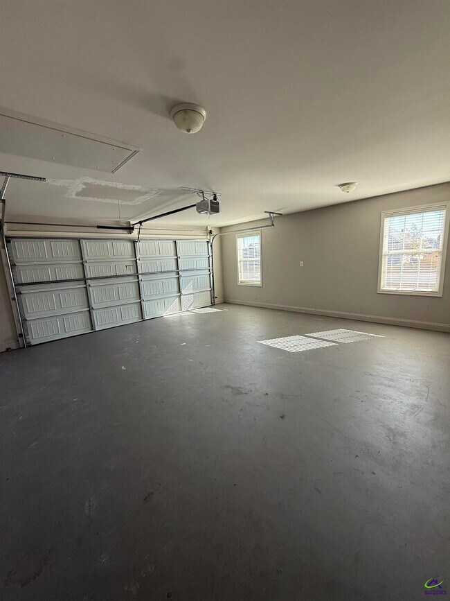 Building Photo - 150 Worchester Cir