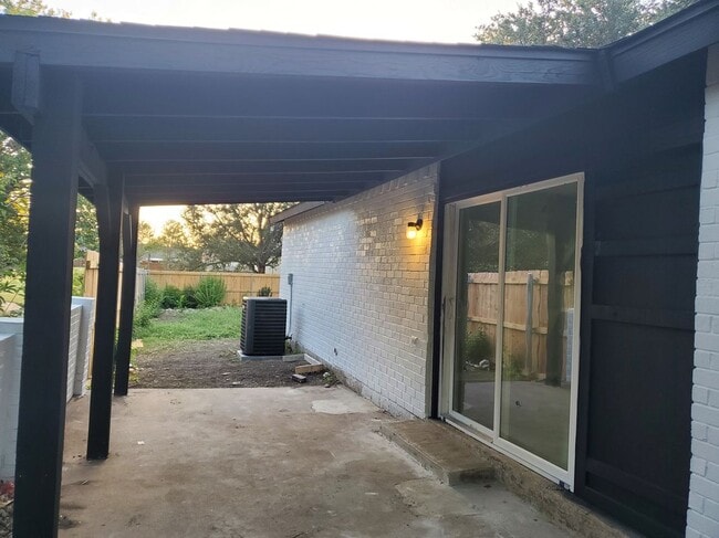 Building Photo - 3406 Doolittle Dr