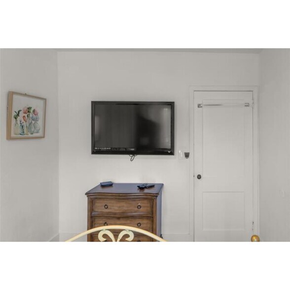 Building Photo - 2724 SW 34th Ct