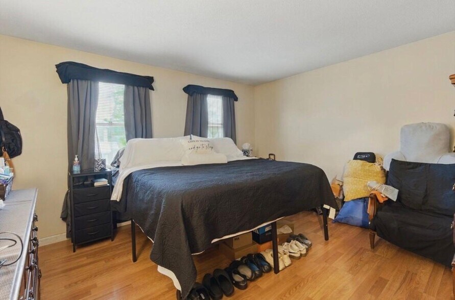 Building Photo - 84 Cherrelyn St