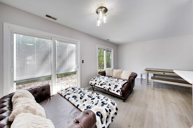 Building Photo - 505 Newbury Dr