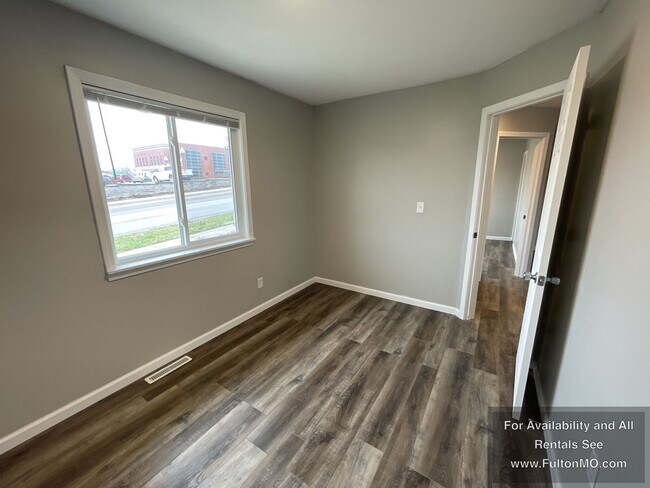 Building Photo - 300 Market St