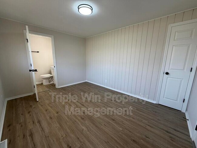 Building Photo - 404 Fee Fee Hills Dr