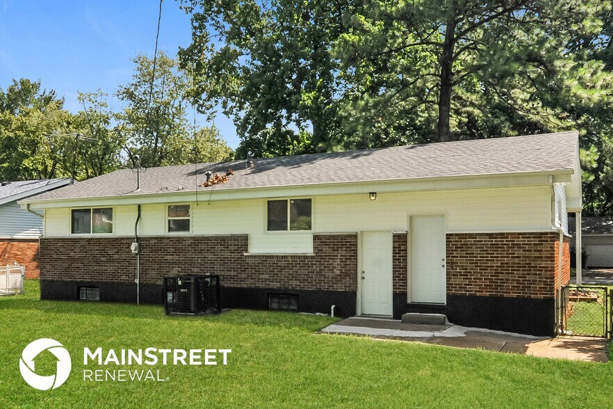 Building Photo - 9827 Portage Dr