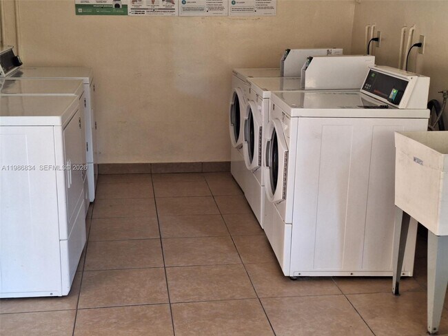 Building Photo - 17600 NW 68th Ave