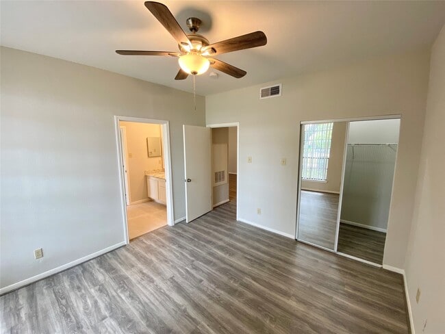 Building Photo - 2121 El Paseo St
