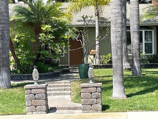 Building Photo - 146 Village Run W