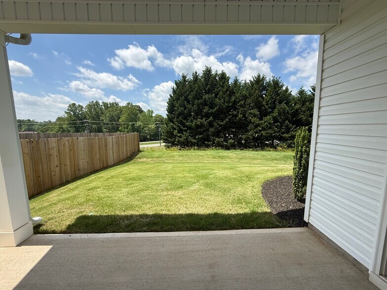Back Yard - 3020 Hillgate Trl