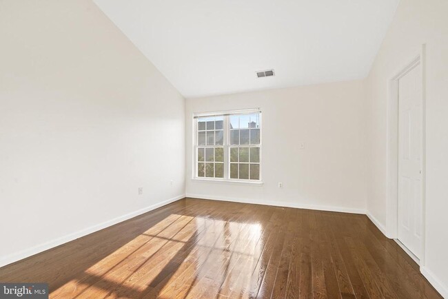 Building Photo - 3824 Elbert Ave