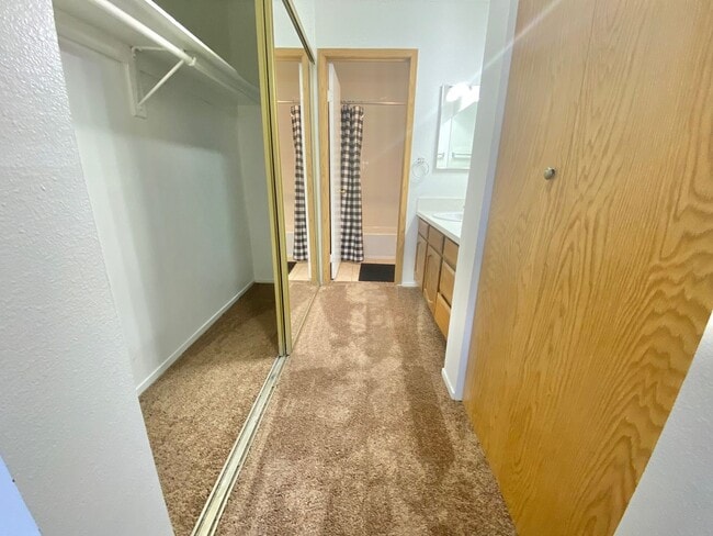 Building Photo - 1 BEDROOM / 1 BATH GATE COMMUNITY/ LOCATED...