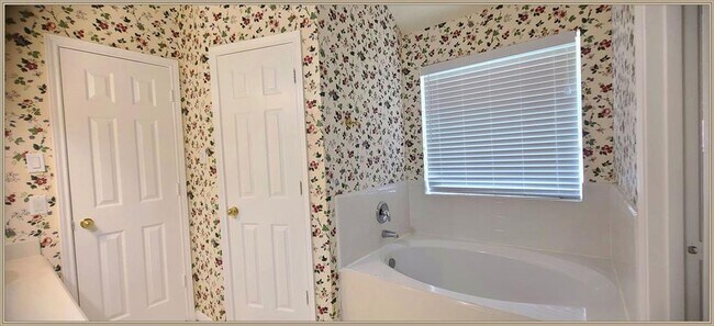 Building Photo - 9602 Meadowchase Ct